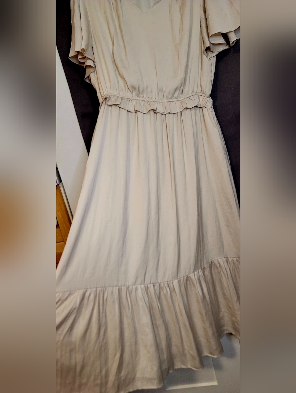 Tea n Rose Creamy, Silky Light Maxi Dress with Flowy Sleeves- Boho Chic, Country - Picture 4 of 16